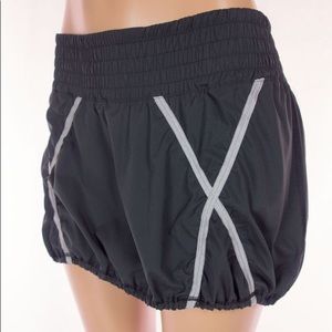 Lululemon Light Up Cycling Skirt Size 6